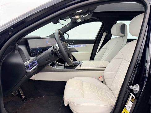 Used 2024 BMW i7 xDrive60 image 16