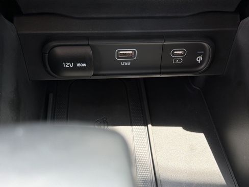 Used 2025 Kia Telluride SX w/ SX Captain's Chair Package FWD image 20