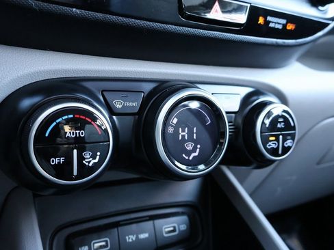 Certified 2022 Hyundai Venue SEL image 37