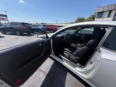 Used 2015 Hyundai Genesis 3.8 RWD image 15