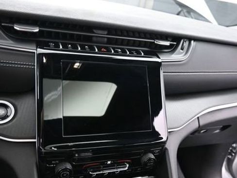 Used 2025 Jeep Grand Cherokee L Laredo image 26