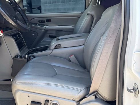 Used 2005 Chevrolet Silverado 2500 LT w/ Heavy-Duty Power Package AWD/4WD image 10