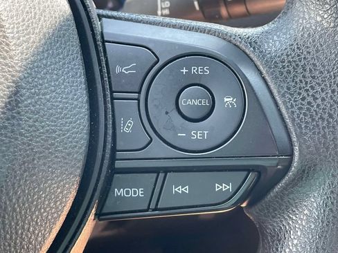 Used 2025 Toyota RAV4 XLE AWD/4WD image 32