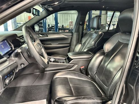 Used 2022 Jeep Grand Cherokee Overland w/ Advanced Protech Group III image 12