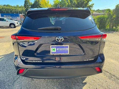 Used 2022 Toyota Highlander XLE AWD/4WD image 5