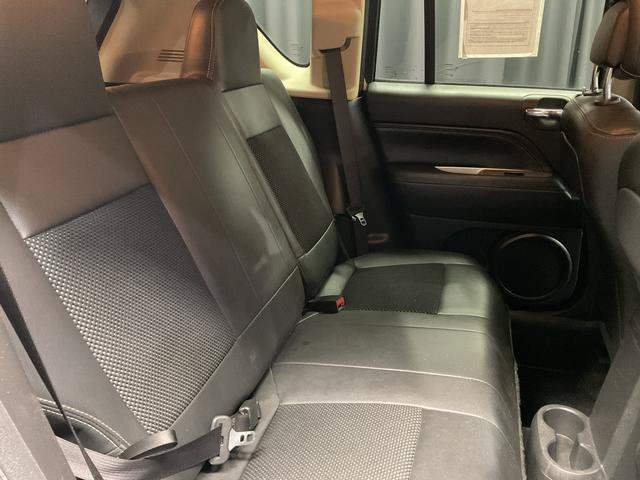 Used 2017 Jeep Compass Latitude AWD/4WD image 12