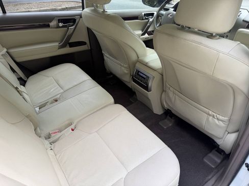 Used 2019 Lexus GX 460 Premium w/ Premium Package AWD/4WD image 13
