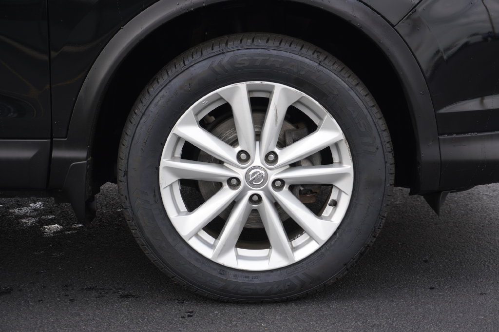 Used 2017 Nissan Rogue Sport SV AWD/4WD image 13