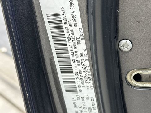 Used 2018 RAM 2500 Tradesman w/ Chrome Appearance Group image 27