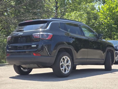 Used 2024 Jeep Compass Latitude AWD/4WD image 14