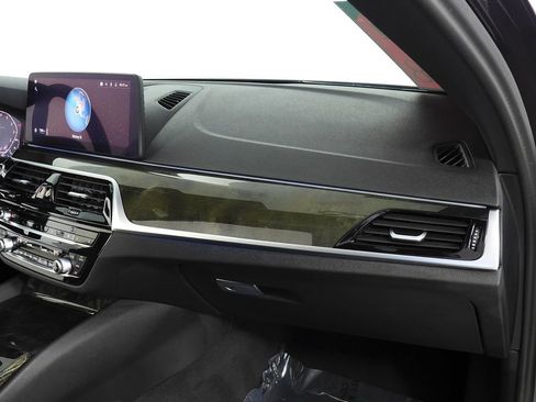 Certified 2023 BMW 530e w/ Convenience Package image 14