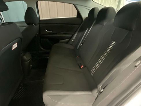 Used 2024 Hyundai Elantra SEL FWD image 11