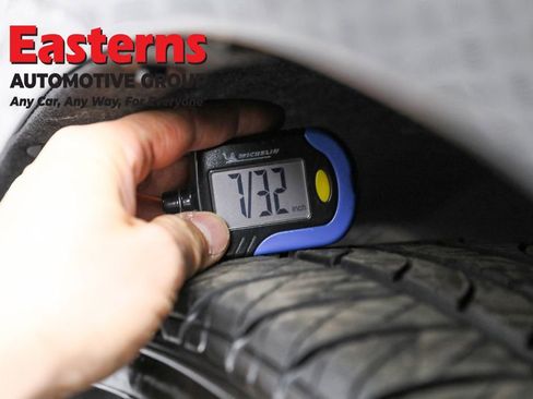 Used 2023 Chrysler Pacifica Touring-L image 30