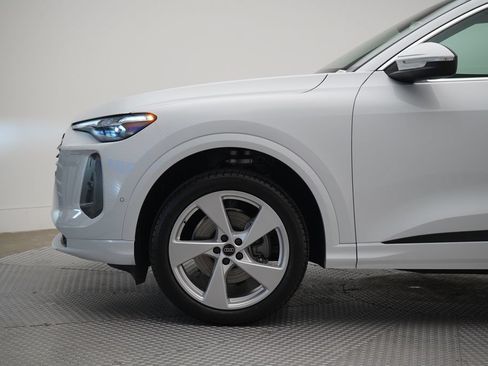 Used 2025 Audi Q5 Premium Plus w/ Premium Plus AWD/4WD image 2