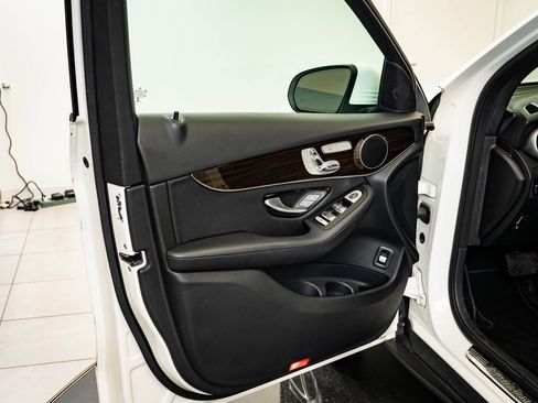 Used 2017 Mercedes-Benz GLC 300 4MATIC image 25