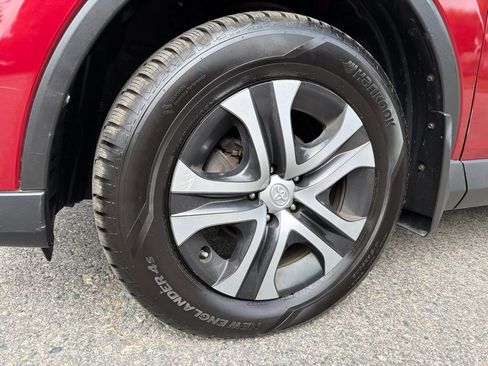 Used 2018 Toyota RAV4 LE AWD/4WD image 12