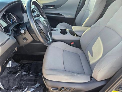 Used 2022 Toyota Venza LE image 14