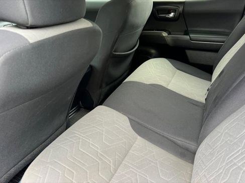 Certified 2022 Toyota Tacoma TRD Off-Road image 4