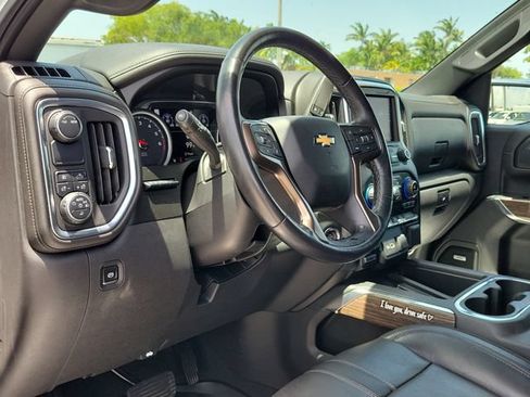 Used 2020 Chevrolet Silverado 1500 High Country w/ Technology Package RWD image 9