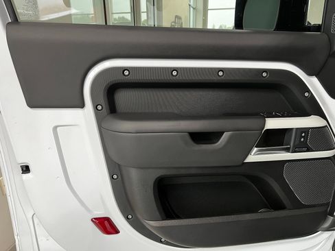 Used 2023 Land Rover Defender 90 X-Dynamic SE AWD/4WD image 10