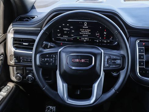 Used 2024 GMC Yukon XL SLT image 15