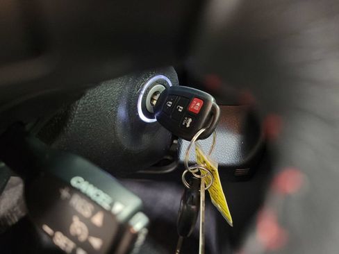Used 2017 Toyota Camry SE FWD image 18