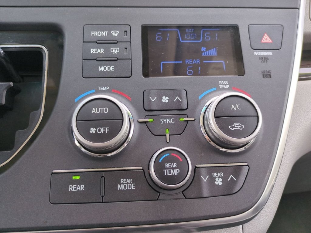 Used 2017 Toyota Sienna XLE w/ XLE Navigation Package AWD/4WD image 29