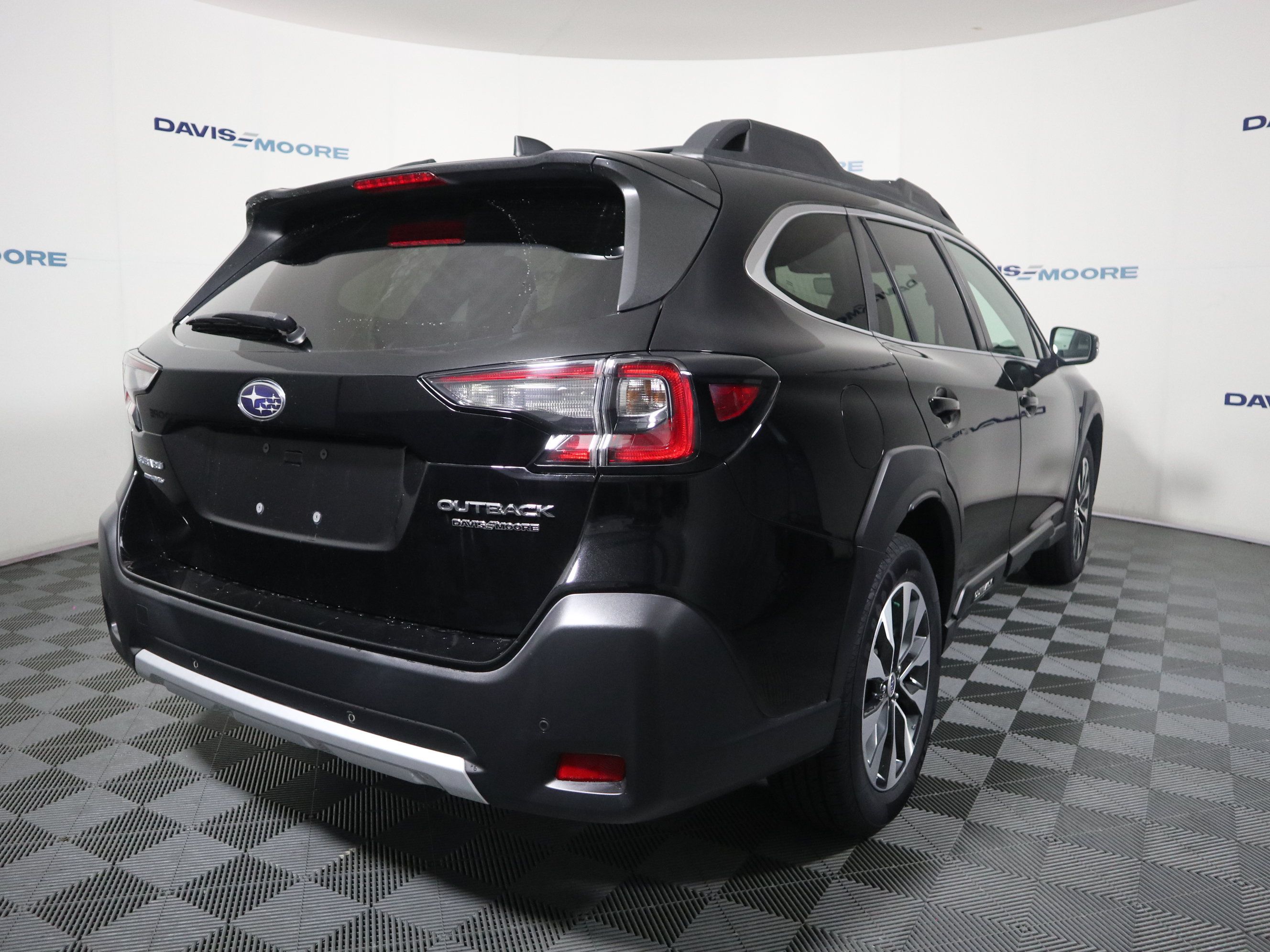 Used 2023 Subaru Outback Limited AWD/4WD image 5