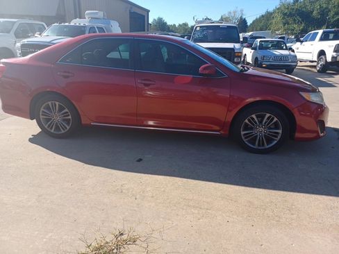 Used 2013 Toyota Camry LE image 4