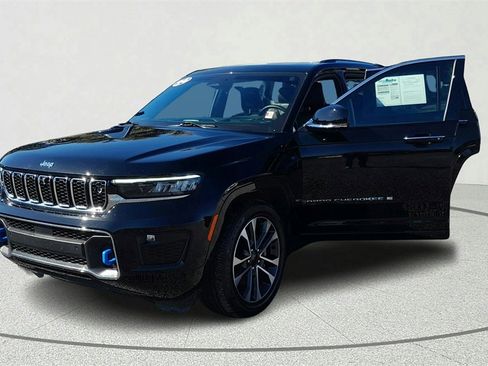 Used 2024 Jeep Grand Cherokee Overland w/ Advanced Protech Group III image 10