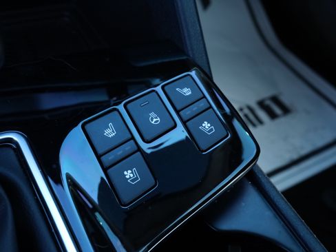 Used 2025 Kia Sportage SX image 13