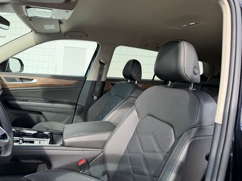 Used 2024 Volkswagen Atlas SE AWD/4WD image 19