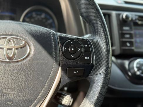 Used 2018 Toyota RAV4 LE image 22