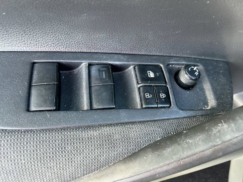 Used 2020 Toyota Corolla LE FWD image 12