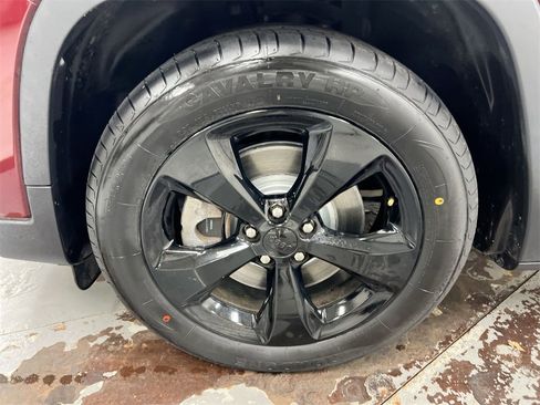 Used 2020 Jeep Cherokee Latitude Plus image 25