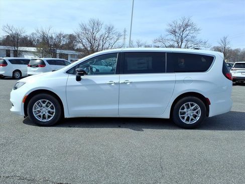 New 2026 Chrysler Voyager LX image 7