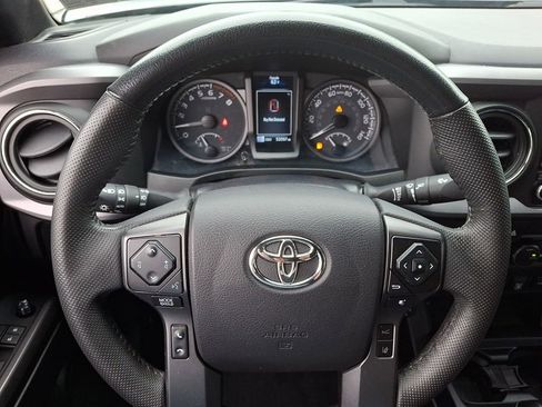 Used 2021 Toyota Tacoma TRD Sport w/ Technology Package AWD/4WD image 18