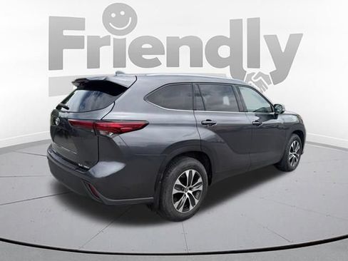 Used 2021 Toyota Highlander XLE AWD/4WD image 8