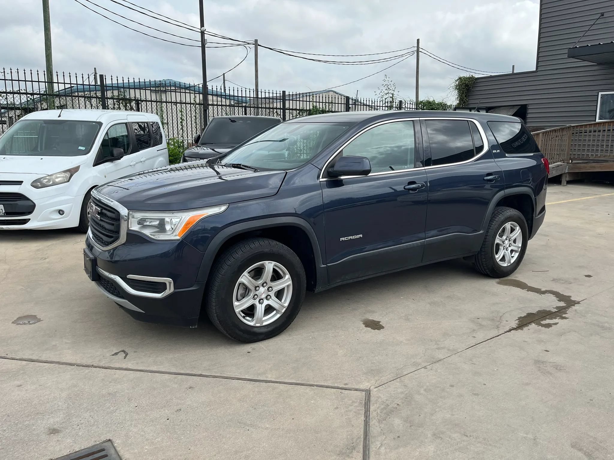 Used 2019 GMC Acadia SLE AWD/4WD image 3