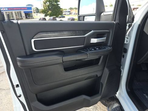 Used 2024 RAM 2500 Big Horn w/ Night Edition AWD/4WD image 12