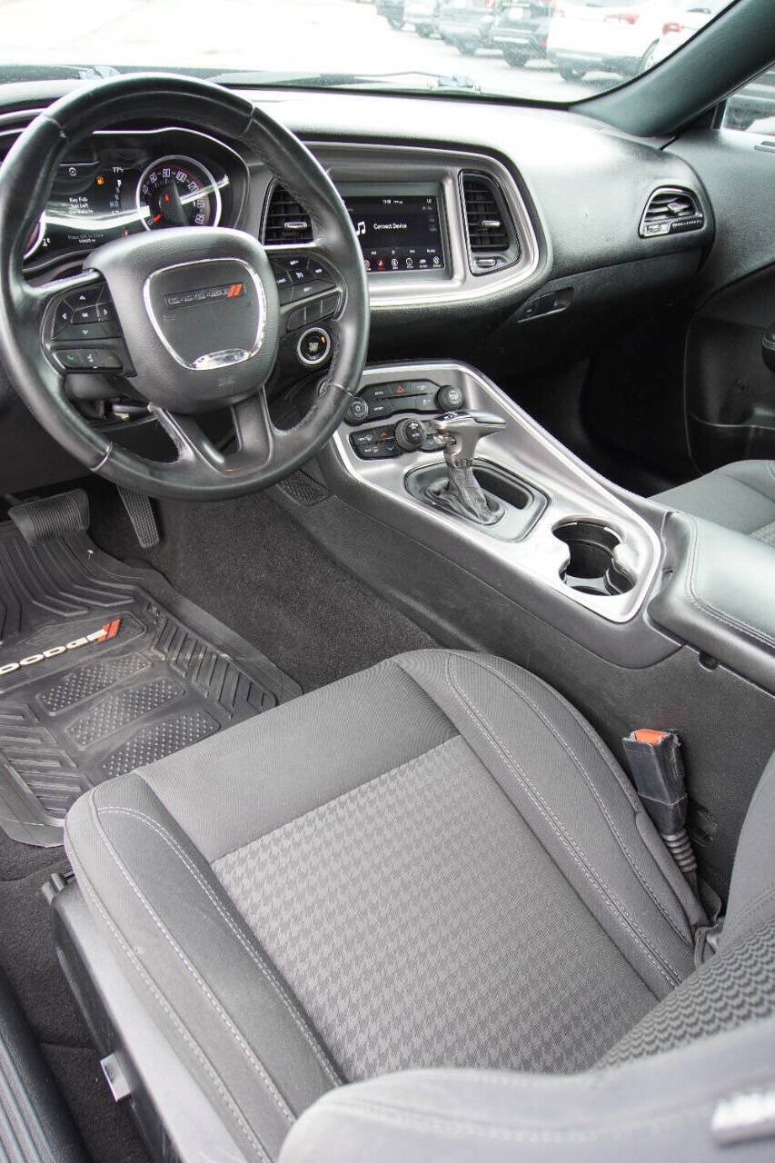 Used 2019 Dodge Challenger SXT RWD image 11