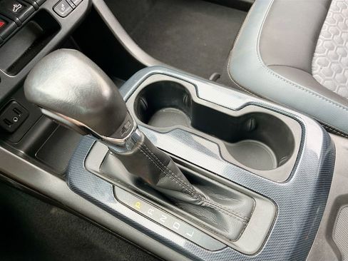 Used 2022 Chevrolet Colorado Z71 image 17