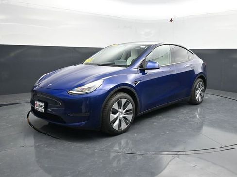 Used 2021 Tesla Model Y Long Range AWD/4WD image 3