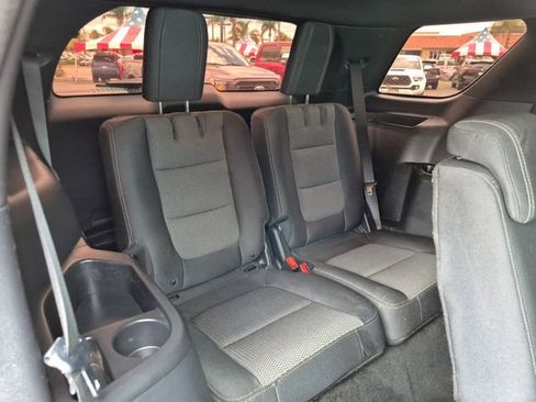 Used 2017 Ford Explorer XLT FWD image 18