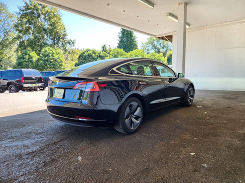 Used 2019 Tesla Model 3 Standard Range Plus image 3