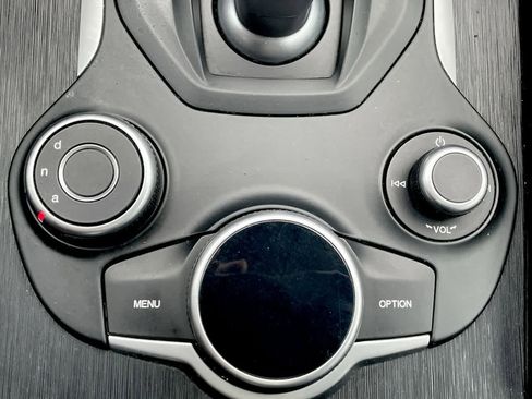 Used 2019 Alfa Romeo Giulia image 30