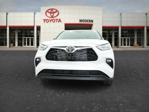 New 2026 Toyota Highlander Limited AWD/4WD image 16