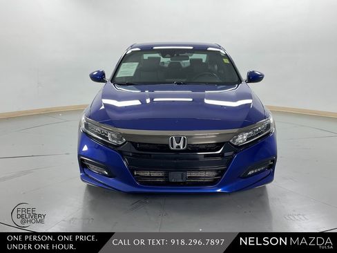 Used 2018 Honda Accord Sport image 2