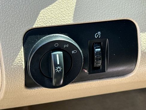 Used 2007 Ford Mustang Deluxe image 23