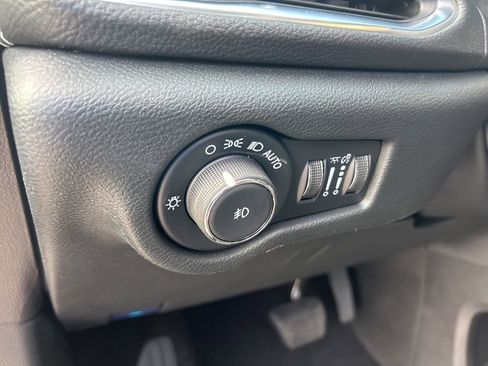 New 2025 Chrysler Pacifica Limited image 39